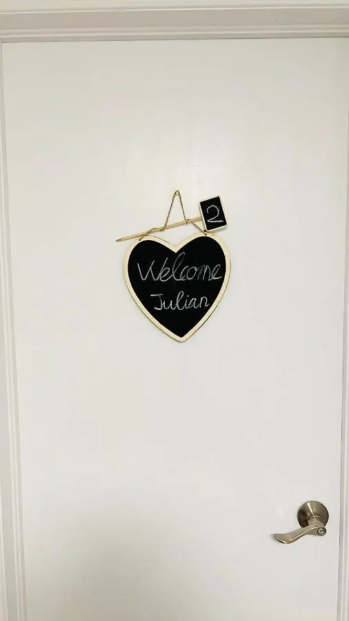 Toronto Bed & Breakfast - Free Parking