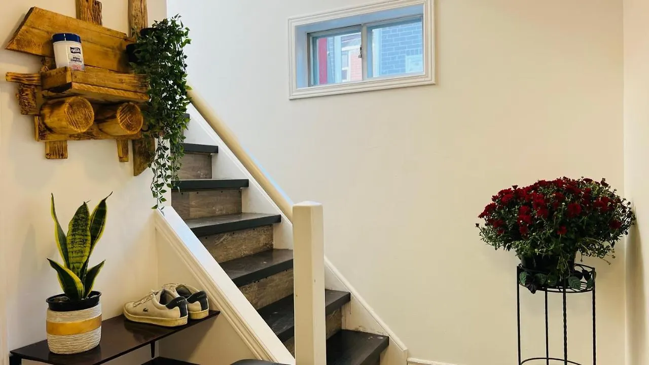 Toronto Bed & Breakfast - Free Parking