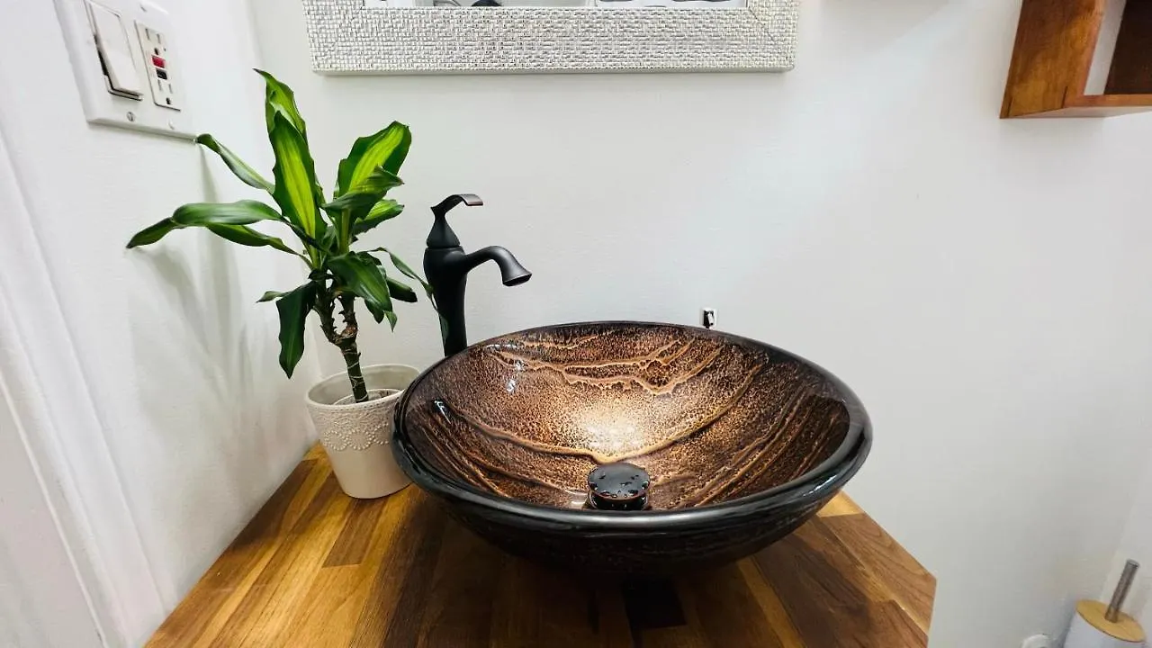 Toronto Bed & Breakfast - Free Parking 0*,