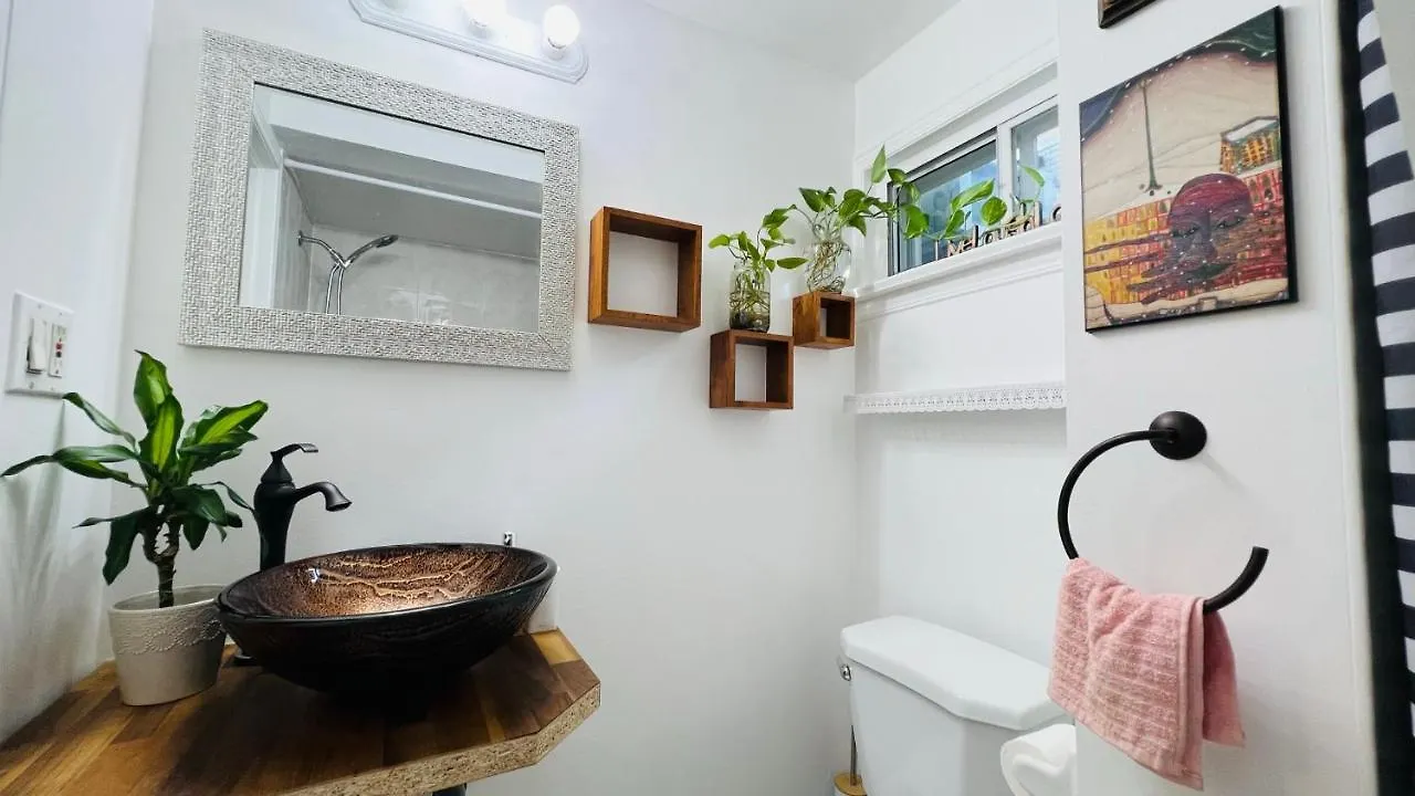 Toronto Bed & Breakfast - Free Parking 0*,  Kanada