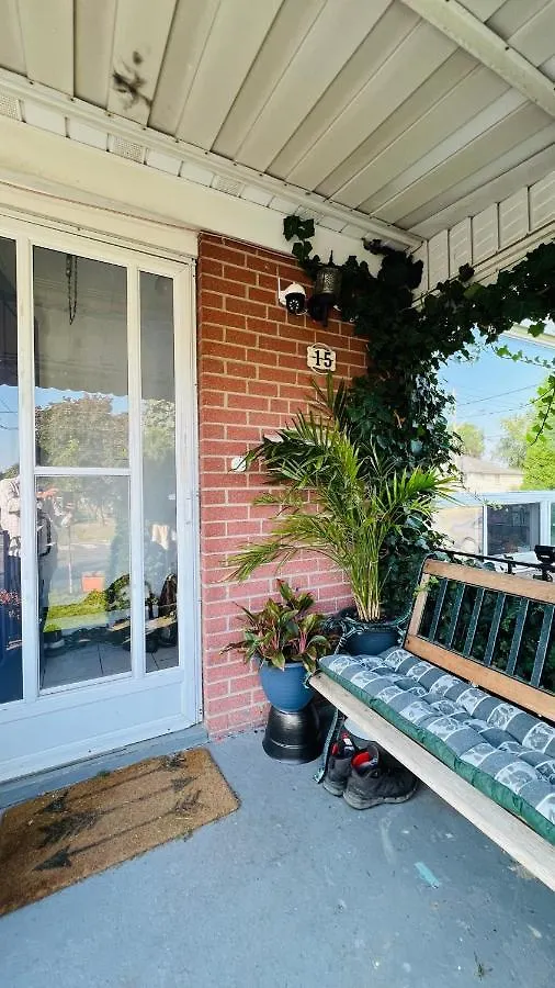 Toronto Bed & Breakfast - Free Parking