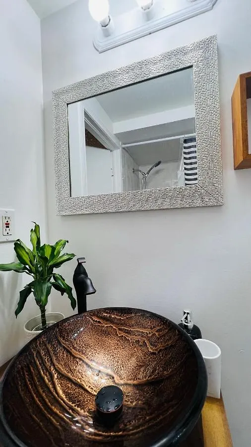 Toronto Bed & Breakfast - Free Parking